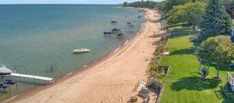 Hot Tub Open! Cozy lakeview Home w Great Beach!