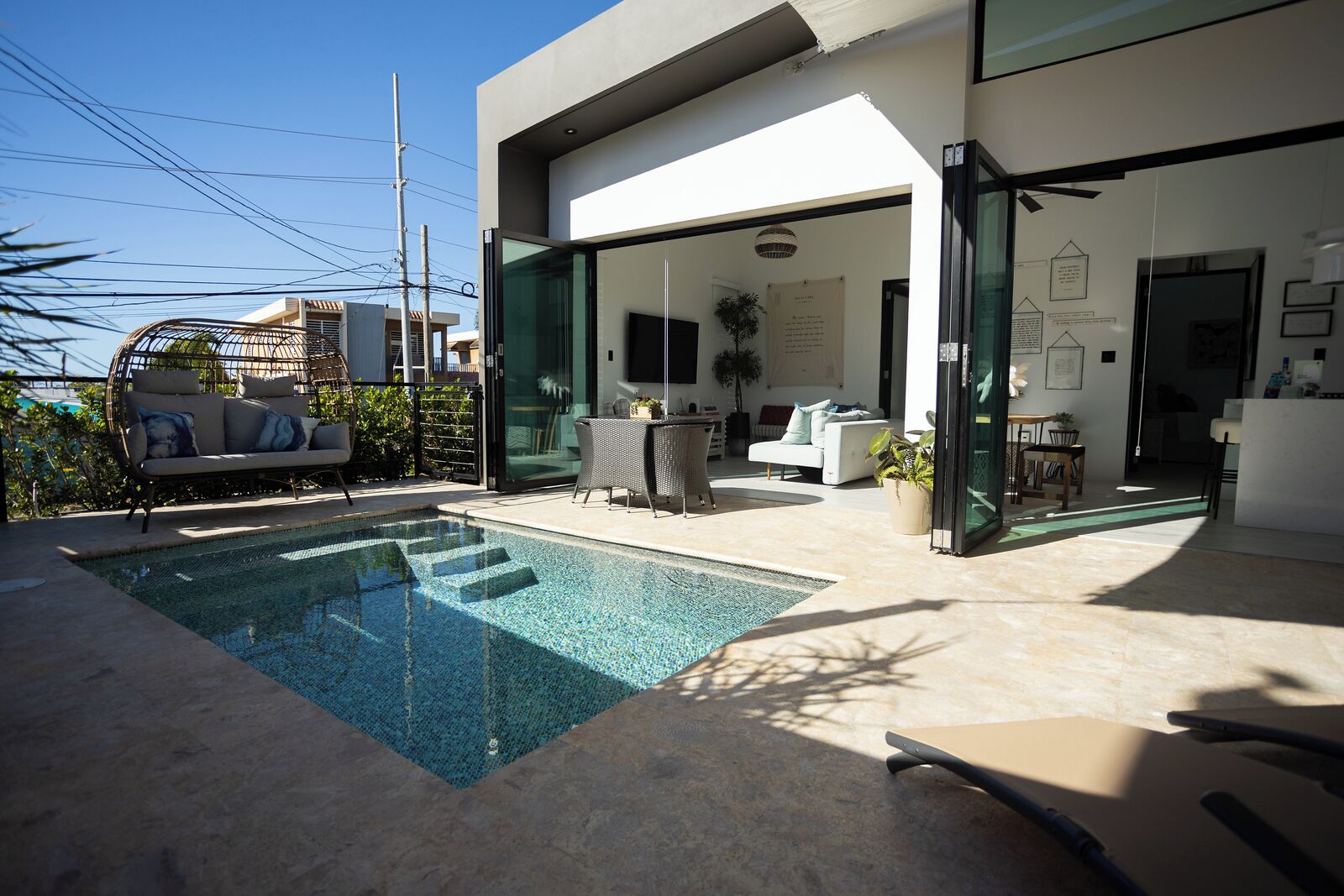 Lämmitetty uima-allas