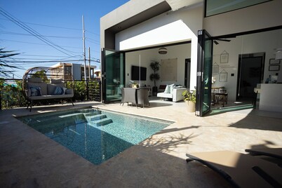 Luxury Villa with private pool, Steps away from Black Eagle Beach