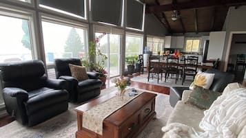 Smart TV, fireplace, offices