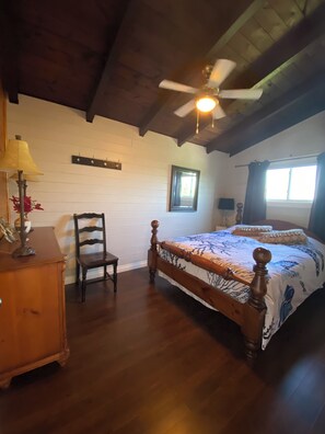 6 Schlafzimmer, Schreibtisch, Bügeleisen/Bügelbrett, WLAN