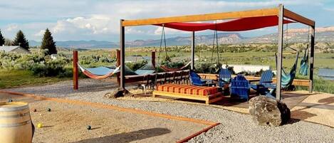 المنطقة المحيطة بالمنشأة