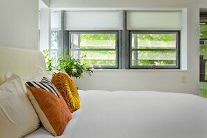 4 bedrooms, in-room safe, desk, iron/ironing board
