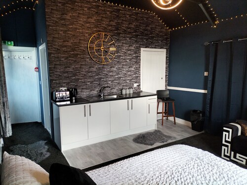 Tni Apartment Newton 