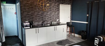 Tni Apartment Newton 