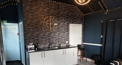 Tni Apartment Newton