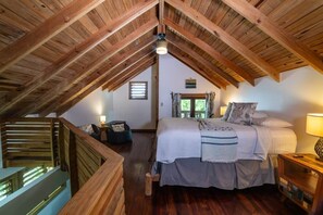 1 bedroom, in-room safe, WiFi, bed sheets - Hottest Sparrow - Charming Cottage (West End)