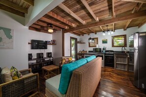 Interior - Hottest Sparrow - Charming Cottage (West End)