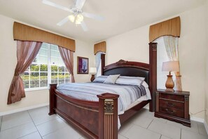 5 chambres, fer et planche à repasser, lit de bébé portatif, Wi-Fi