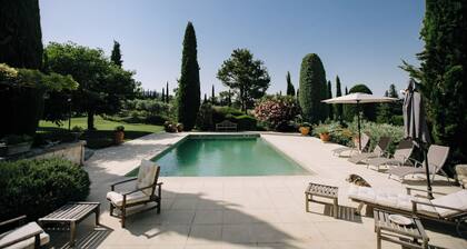 The Aviary - Pernes-les-Fontaines