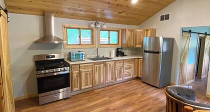 Cozy little cabin in the woods. 2 minutes away from Brule Lake boat landing!