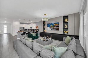 Fernseher, Tischfußball, Stereoanlage, Arbeitsbereiche