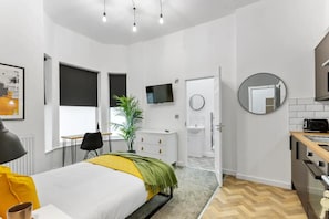 Studio, 1 Queen Bed | 1 bedroom, free WiFi, bed sheets