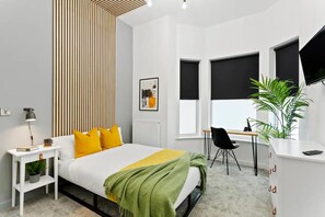 Studio, 1 Queen Bed | 1 bedroom, free WiFi, bed sheets