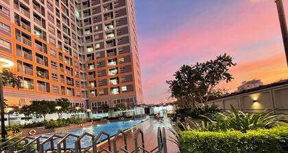 SWEET LUXURY SHOPHOUSE /POOL/8 BEDS/NEAR AIRPORT