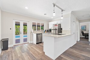 Family House, 2 Bedrooms | Private kitchen