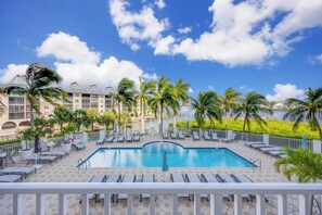 Pool - Regatta fully furnished condo!! Two block to Vanderbilt Beach, The Ritz, Mercato (Naples)