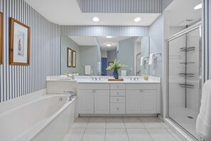 Towels, soap - Regatta fully furnished condo!! Two block to Vanderbilt Beach, The Ritz, Mercato (Naples)