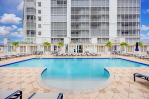 Pool - Regatta fully furnished condo!! Two block to Vanderbilt Beach, The Ritz, Mercato (Naples)