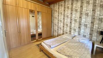 1 bedroom, WiFi, bed sheets