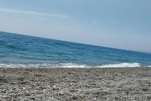 On the beach - Giardini NAXOS : Just on the sicilian sea (Giardini Naxos)
