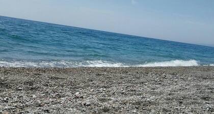 Giardini NAXOS : Just on the sicilian sea