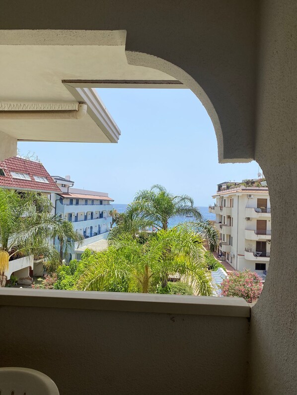 Interior - Giardini NAXOS : Just on the sicilian sea (Giardini Naxos)