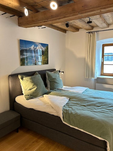 Cozy vacation apartment in historic Berchtesgaden NON