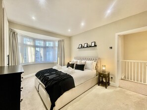 House | 3 bedrooms, iron/ironing board, free WiFi, bed sheets