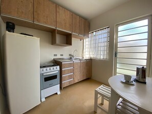 Basic Apartment | Private kitchen - Flat Araucaria 1 by Capivari Lodge Home (Campos do Jordão)