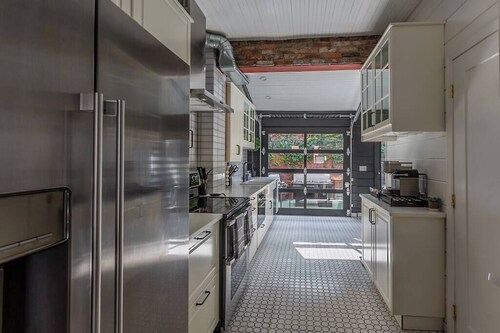 King Bed | Free Parking | Arcade | Fire Pit