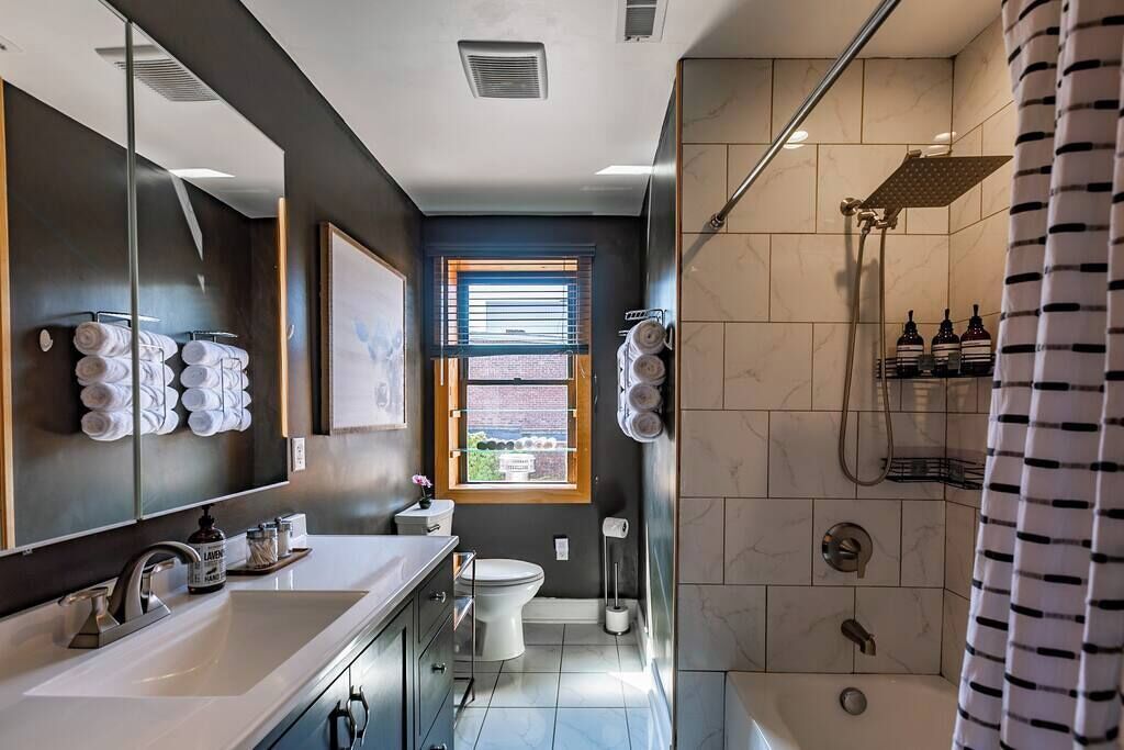 Badekar, hårføner og håndklær