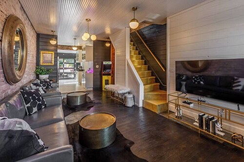 King Bed | Free Parking | Arcade | Fire Pit