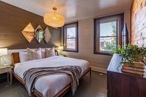 3 chambres, bureau, fer et planche à repasser, lit parapluie