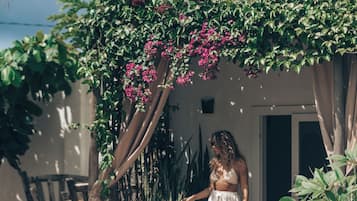 Habitación clásica doble, vistas a la piscina | Cortinas opacas y sistema de insonorización