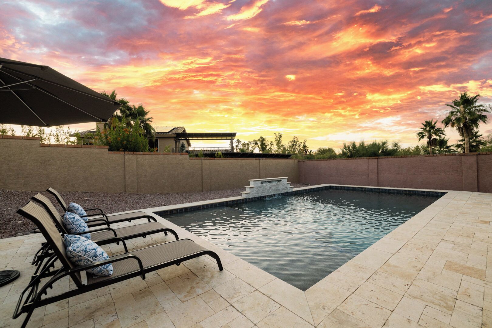 Hole-in-One Vacation: Swim, Golf, Relax!