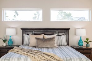 4 camere, una scrivania, ferro/asse da stiro, culla da viaggio