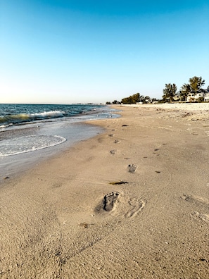 Beach nearby - Steps to Beach Access|Heated Pool + Spa|Direct Pool access (Holmes Beach)