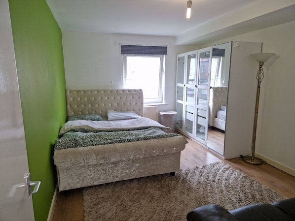 アパートメント | 1 室のベッドルーム、アイロン / アイロン台、WiFi (無料)、ベッドシーツ