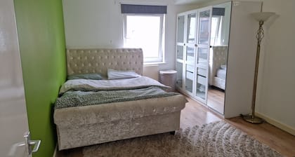 Remarkable 1-bed Apartment in Northampton Town cen