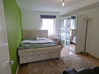 Remarkable 1-bed Apartment in Northampton Town cen