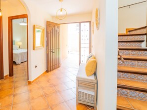 4 soverom, strykejern/-brett, wi-fi (inkludert) og sengetøy