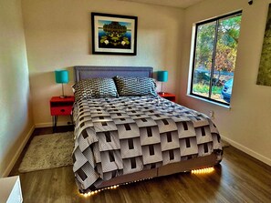 2 bedrooms, desk, iron/ironing board, free WiFi - Peaceful mtn retreat with HUGE deck/ Hot tub, in YLP, just 40 min to Yosemite. (Coarsegold)