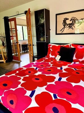 2 bedrooms, desk, iron/ironing board, free WiFi