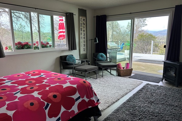 2 slaapkamers, een bureau, een strijkplank/strijkijzer, gratis wifi