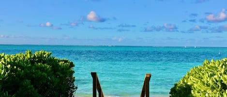 Am Strand, Liegestühle, Strandtücher