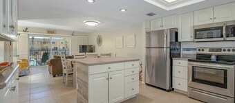 Beach Condo - Oceanfront Gem!