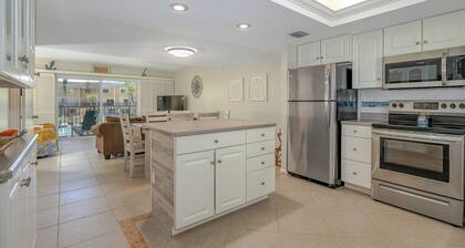 Beach Condo - Oceanfront Gem!