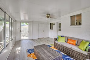 Interior - Beautiful beach house in lovely Oceans Springs. A three min drive to East Beach! (Ocean Springs)