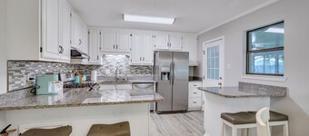 Two min drive to the beach. Close to downtown. Golf cart district 